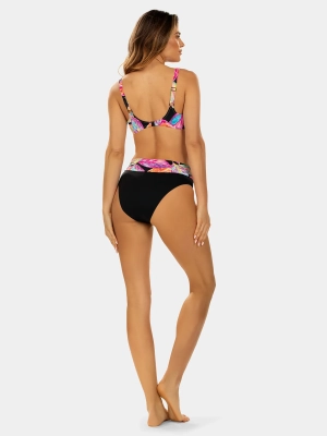 figi-kapielowe-fd10-902-kwiatowy-wzor-flower-power_modelka2