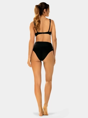 czarne-figi-kapielowe-klasyczne-wysoki-stan-modelka-tyl