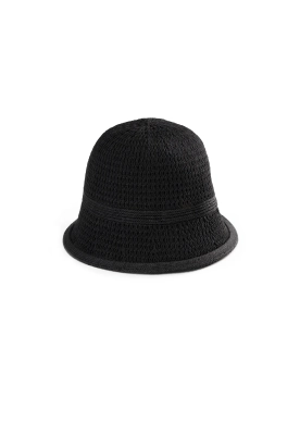 czarny-elastyczny-kapelusz-plazowy-pleciony-bucket-hat-packshot-przod