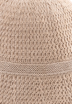 pleciony-kapelusz-plazowy-bucket-hat-szaro-bezowy-zblizenie-material
