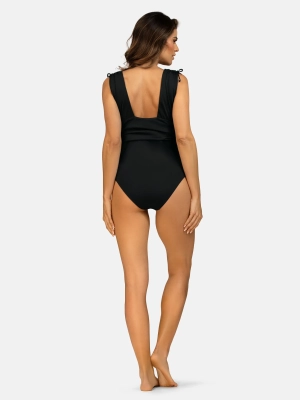 czarny-stroj-kapielowy-damski-plus-size-modelka-tyl