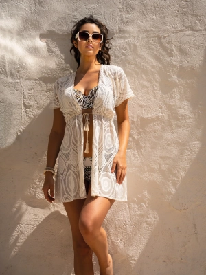 damska-sukienka-plazowa-w-stylu-boho-w-bezowym-kolorze-sesja