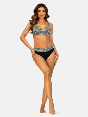 biustonosz-kapielowy-na-duzy-biust-czarno-bialy-plus-size-modelka-przodem