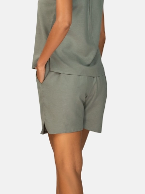 letnie-szorty-khaki-z-kieszeniami-bok