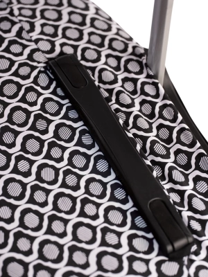 maly-pokrowiec-na-walizke-czarno-bialy-zblizenie-materialu