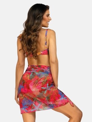 krotka-spodniczka-plazowa-wiazana-na-biodrach-czerwone-pareo-modelka-tyl