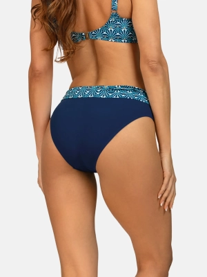 majtki-kapielowe-wysoki-stan-niebieski-print-fd10-922-modelka-tyl
