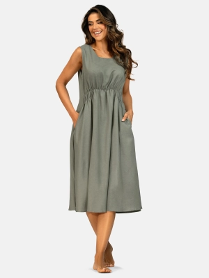dluga-sukienka-khaki-oversize-marszczona-pod-biustem-ujecie-modelka-przod