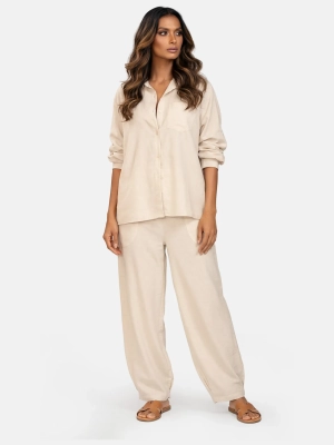 dlugie-lniane-spodnie-plazowe-damskie-przewiewne-lato-wakacje-f250-850-cala-sylwetka