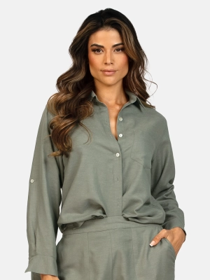 koszula-damska-lniana-khaki-z-dlugim-rekawem-f249-857-modelka-przod