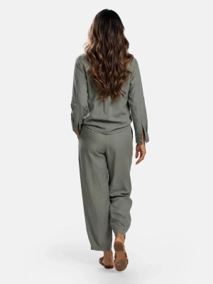 koszula-lniana-khaki-f249-857-cala-sylwetka-modelka-tyl