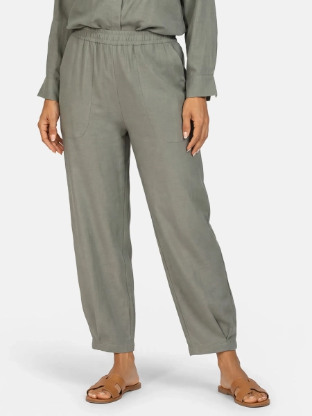 dlugie-spodnie-damskie-lniane-khaki-szeroka-nogawka-f250-857-modelka-przod