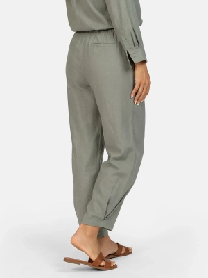 spodnie-plazowe-z-lnem-khaki-f250-857-modelka-tyl