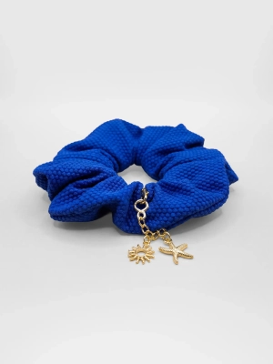 gumka-do-wlosow-scrunchie-kobaltowa-fakturowana-zloty-lancuszek-charms-bling-charms-g04-604v-packshot