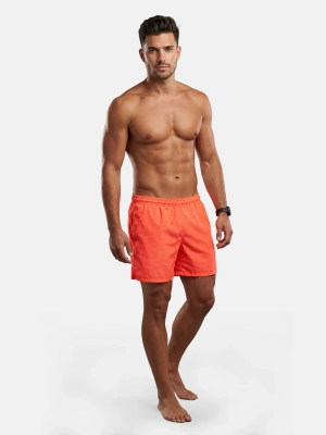 szorty-kapielowe-meskie-fluo-pomaranczowe-fm01-852-model-cala-sylwetka