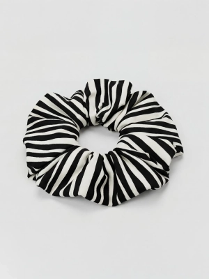 packshot-scrunchie-frotka-animal-print-zebra