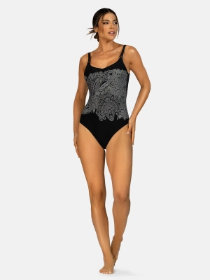 stroj-kapielowy-jednoczesciowy-duzy-biust-czarny-boho-print-modelka-sylwetka