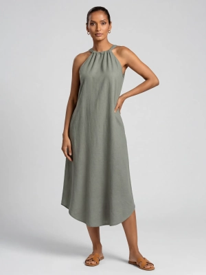 dluga-letnia-sukienka-zielona-khaki-modelka-przod
