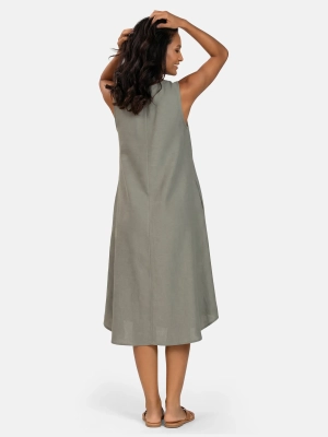 sukienka-khaki-na-lato-oversize-tyl-zabudowane-plecy