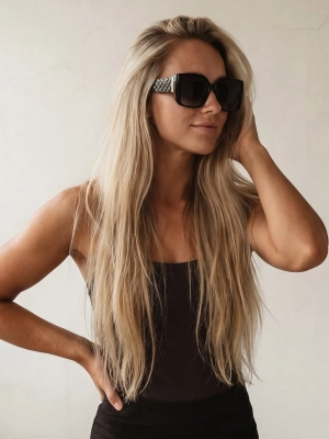 damskie-okulary-czarne-diva-black-modelka-polpostac-lato