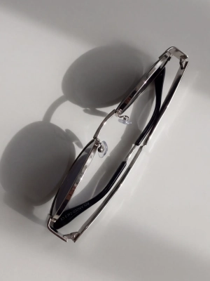 czarne-damskie-okulary-owalne-srebrne-oprawki-zblizenie-packshot