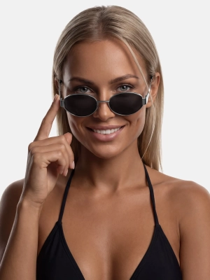 damskie-czarne-owalne-okulary-marc-silver-na-modelce-zblizenie