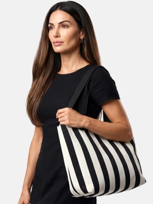 F87_BAG56_torba-damska-na-zakupy-black-and-white-shopper-na-lato-1_11zon (1).webp