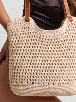 damska-torba-plazowa-ecru-na-ramieniu-z-bawelny-boho-zblizenie