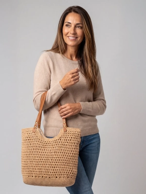 damska-boho-torba-plazowa-na-ramie-z-bawelny-bezowa-na-modelce