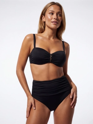 czarne-figi-kapielowe-f46-509-przod-na-modelce